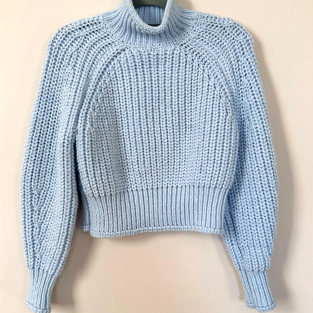 H&M sweater brand new worn once 
Light baby blue 
Size small